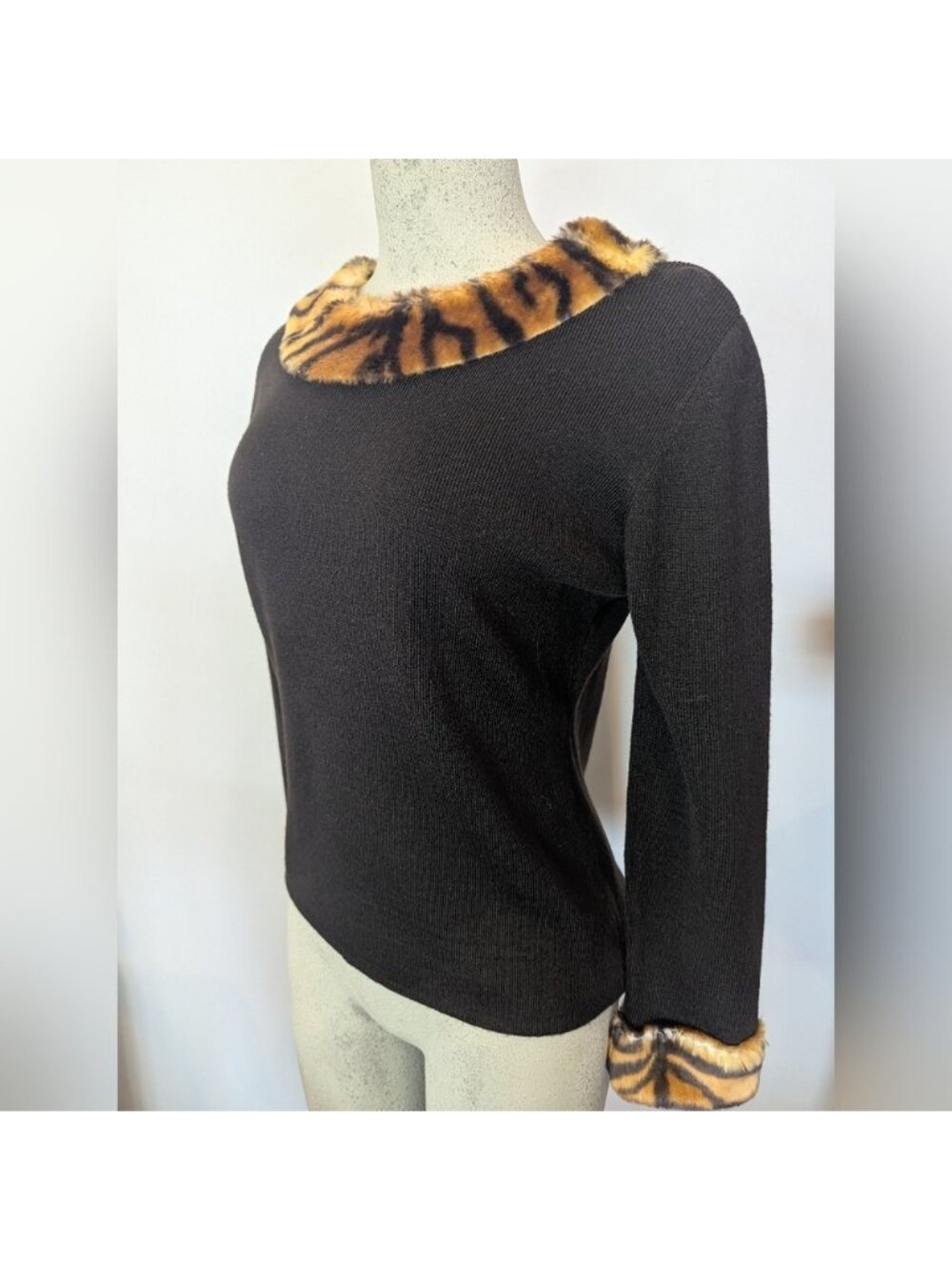 Vintage Valenti 50s retro style Faux Cheetah Fur Lined brown Sweater Size M